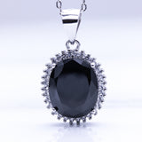 Sølv anheng med stor oval svart krystall